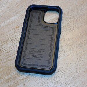iPhone 13 - OtterBox defender series - phone case